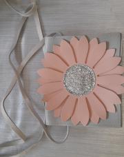 Petit sac gris fleur rose