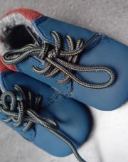 Petit chausson bleu taille 0 3 mois