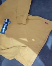 Pull levis jaune taille 2 ans 