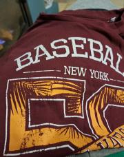 T-shirt baseball bordeaux primark 9a