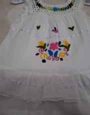 Robe blanche avec broderie 2ans