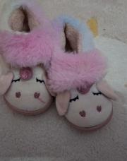 Pantoufle fouree licorne pointure 22