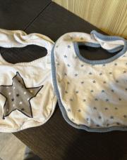 Lot de 2 bavoirs étoiles 