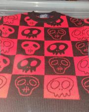Pull noir et rouge skull 3 ans 