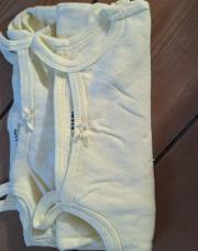 Lot bodys bretelles kiabi taille 80 jaune