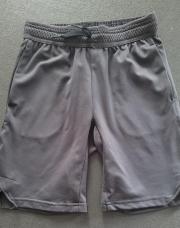 Short de sport / Décathlon / 7 ans = 123