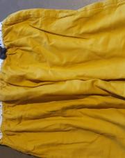 Robe jaune et blanche