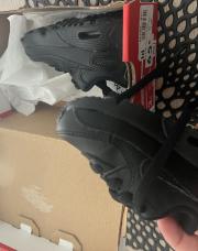 Air Max noire 18,5