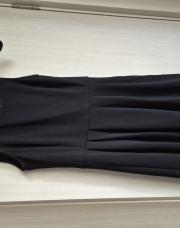 Robe noir av3c encolure argentee