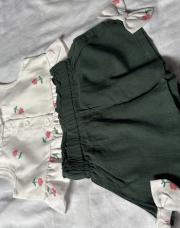 6mois ensemble top blanc à fleur + short vert 