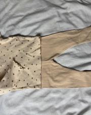 6 mois haut beige à cœur + leggins beige 