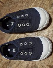 Baskets bleues sans lacets P22