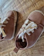 Chaussures roses à lacets 6-12M