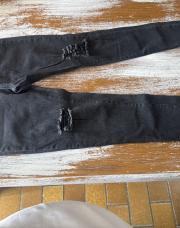 Jeans noir à trous 