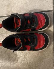 Basket nike noir et rouge 