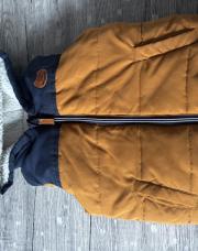 Veste sans manche bleu et moutarde 24 mois