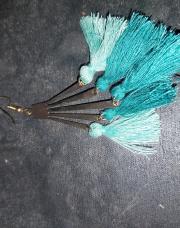 Boucles pompom turquoise