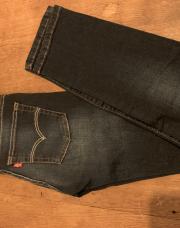 Jeans neuf Lévis 12ans 