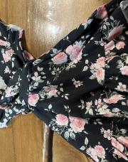 Robe fleurie avec rose