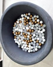 Piscine à balles Misioo + 2 sacs de boules 
