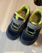 Chaussures de marche, quechua bleu marine, lacets verts, pointure 26