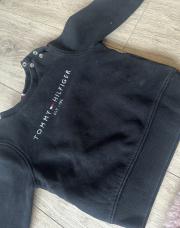 Pull Tommy Hilfiger taille 18 mois 