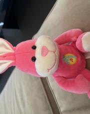Lapin rose peluche 