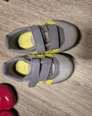Basket Adidas gris pointure 19