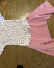 Robe rose et blanc 