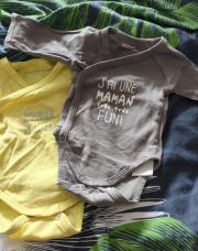 Lot 2 bodys croises 1 mois 1 jaune et 1 gris marque gemo