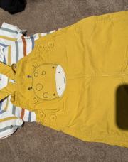 Salopette + t-shirt jaune 6 mois