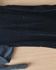 Robe noire nouer argenté  et petit gilet court brillant argenté.  Taille 5 ans. ( l'ensemble)
