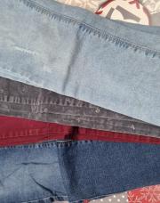 Lot de 4 jeans  simple Kiabi.  Taille 8 ans