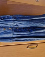 Robe couleur jeans petites manches.  Taille 140