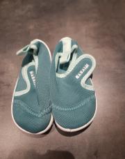 Chaussures piscine 22-23 neuves 