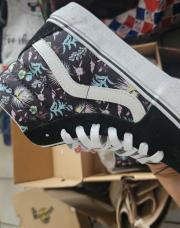 Vans fleurs neuves