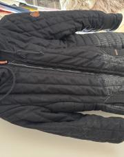 Manteau noir capuche 