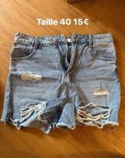 Short jeans troué 