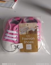 Chaussure bébé neuve rose 