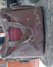 Sac à langer avec 2 accessoires  à  l'intérieur 