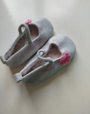 Chaussons à fleurs neufs 12-18m