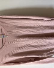 Pull rose neuf taille unique 