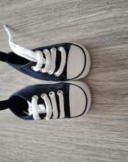 1 paire de chaussons bleus 3/6M