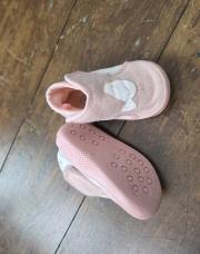 Pantoufle souple rose T19. 