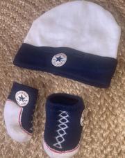 Ensemble binnet et chaussons bébé naissance Converse 