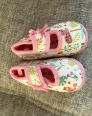 Pantoufles roses et blanches pointure 19 