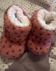 Pantoufles rose pois noir 3-4mois 