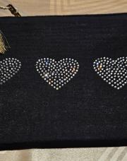 Trousse noire 3 cœurs strasses 