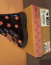 Bottines neuf taille 23