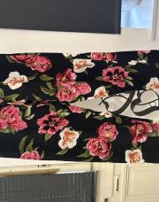 Pantalo noir fleurs fushia 